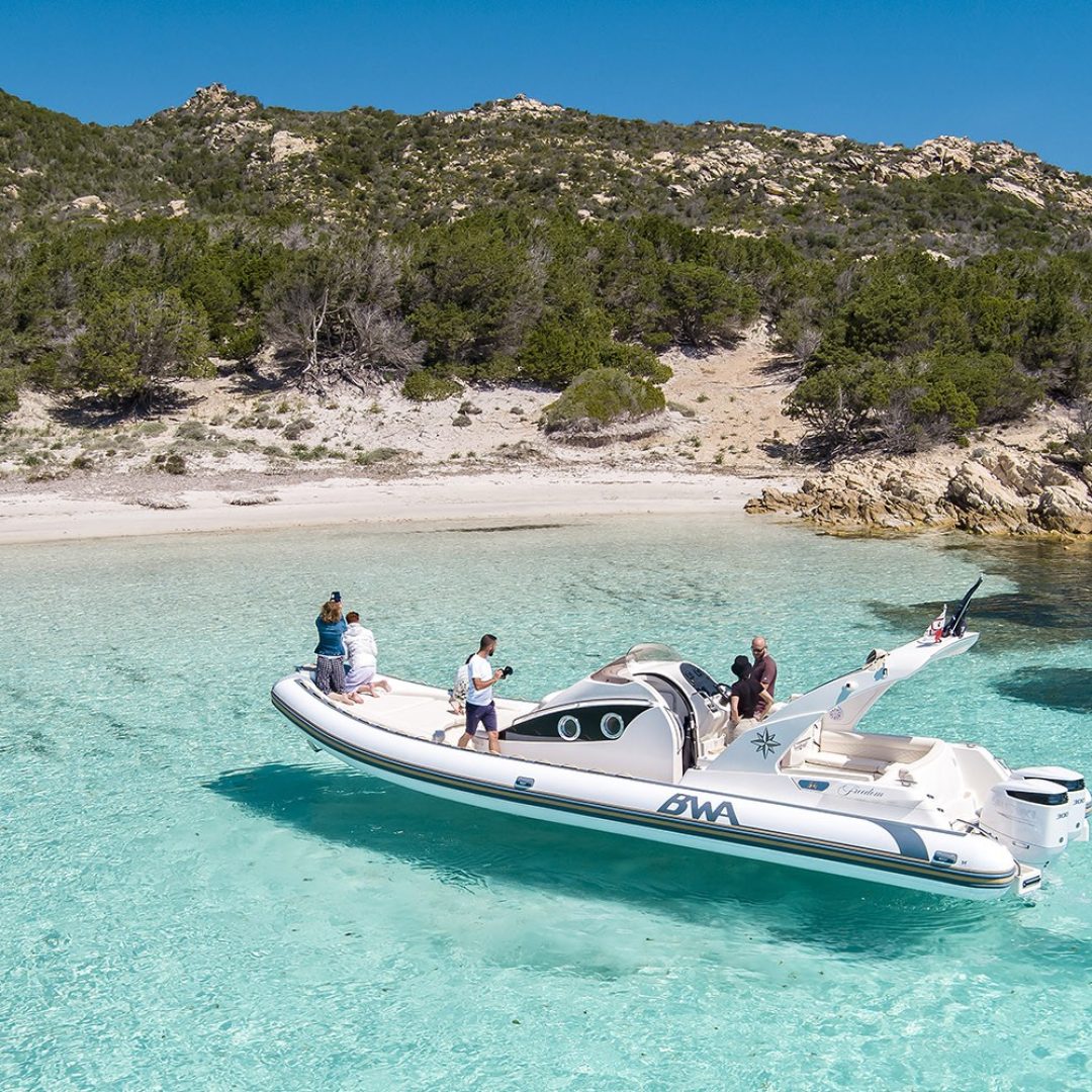 Tour in Barca con Skipper da Baja Sardinia – La Maddalena